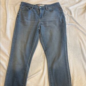 Signature by Levi Strauss Women's Mid-Light Blue Straight Leg Jeans